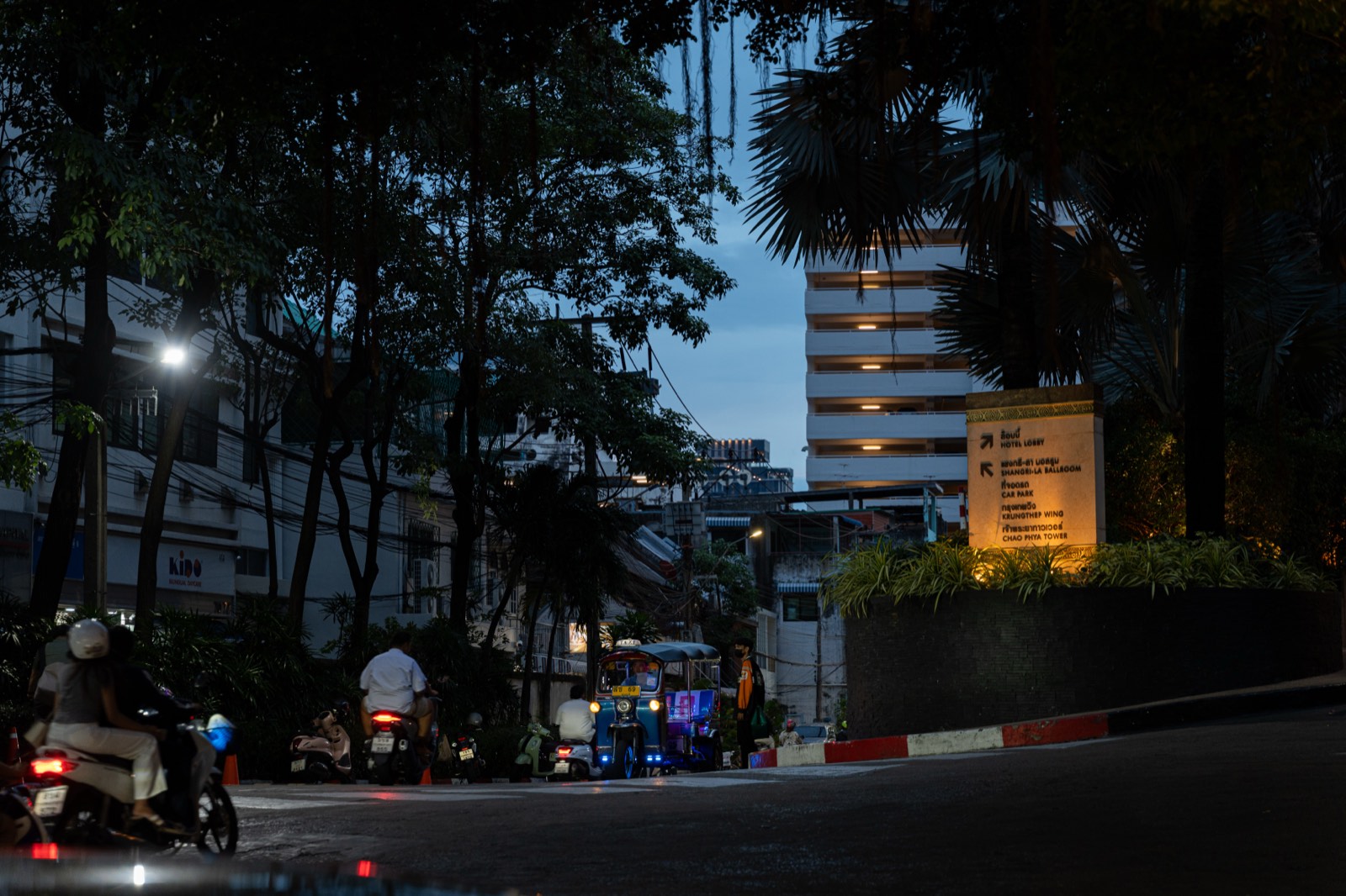 Bang Rak street near Shangri-La Hotel at dusk
